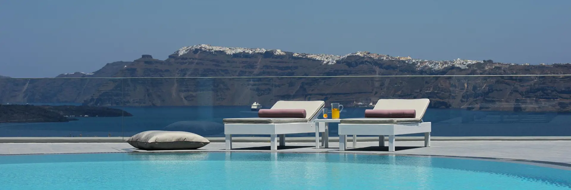 Acroterra Rosa Luxury Suites & Spa