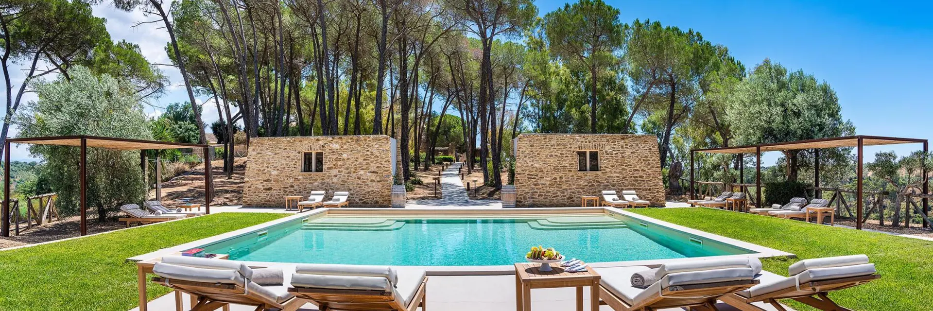 feudi del pisciotto wine relais zwembad