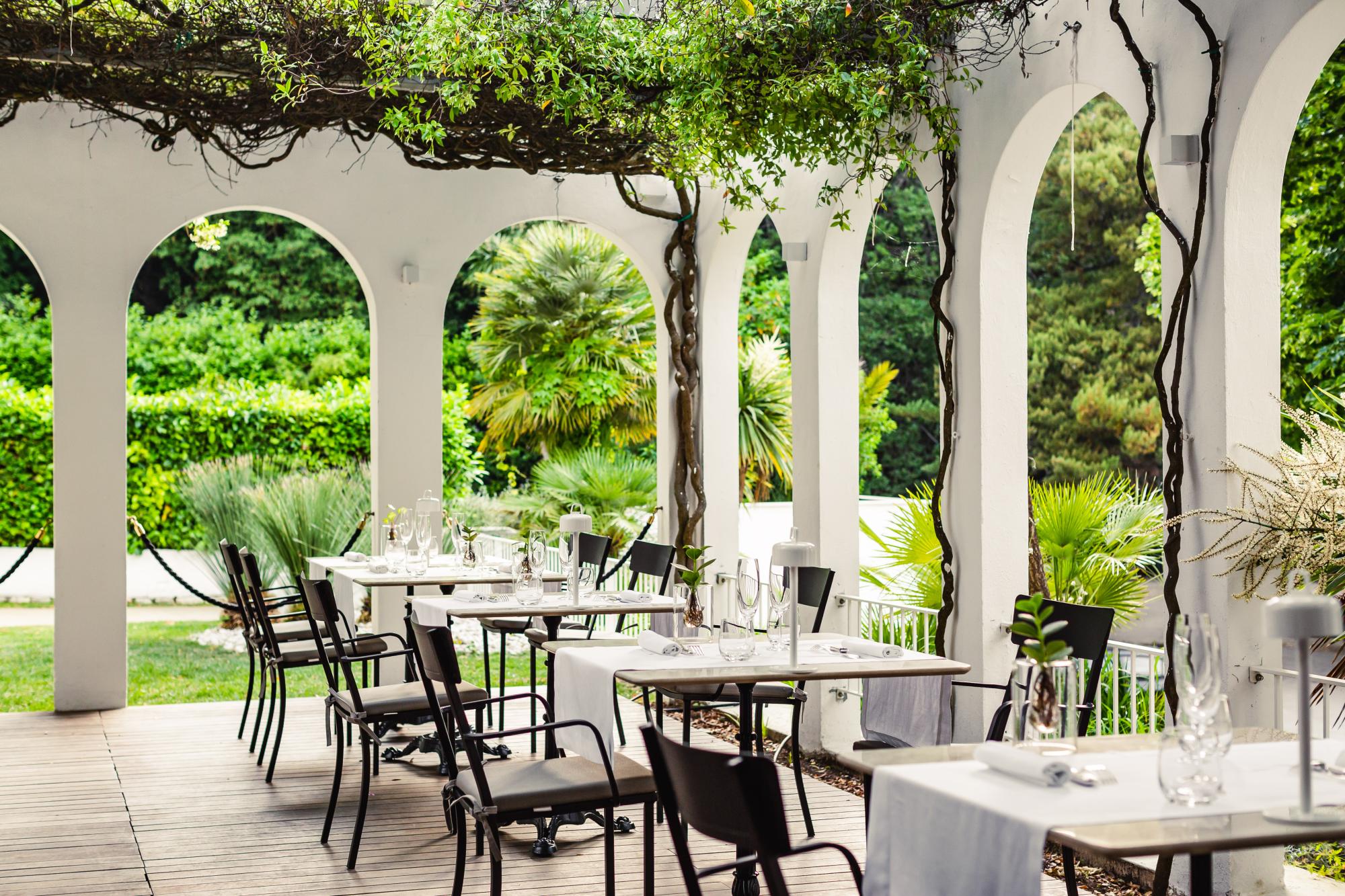 seebay hotel restaurant