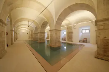 4 montebelo mosteiro alcobaca historic hotel piscina interior 1