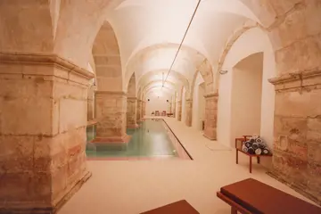 23 montebelo mosteiro alcobaca historic hotel piscina interior 3