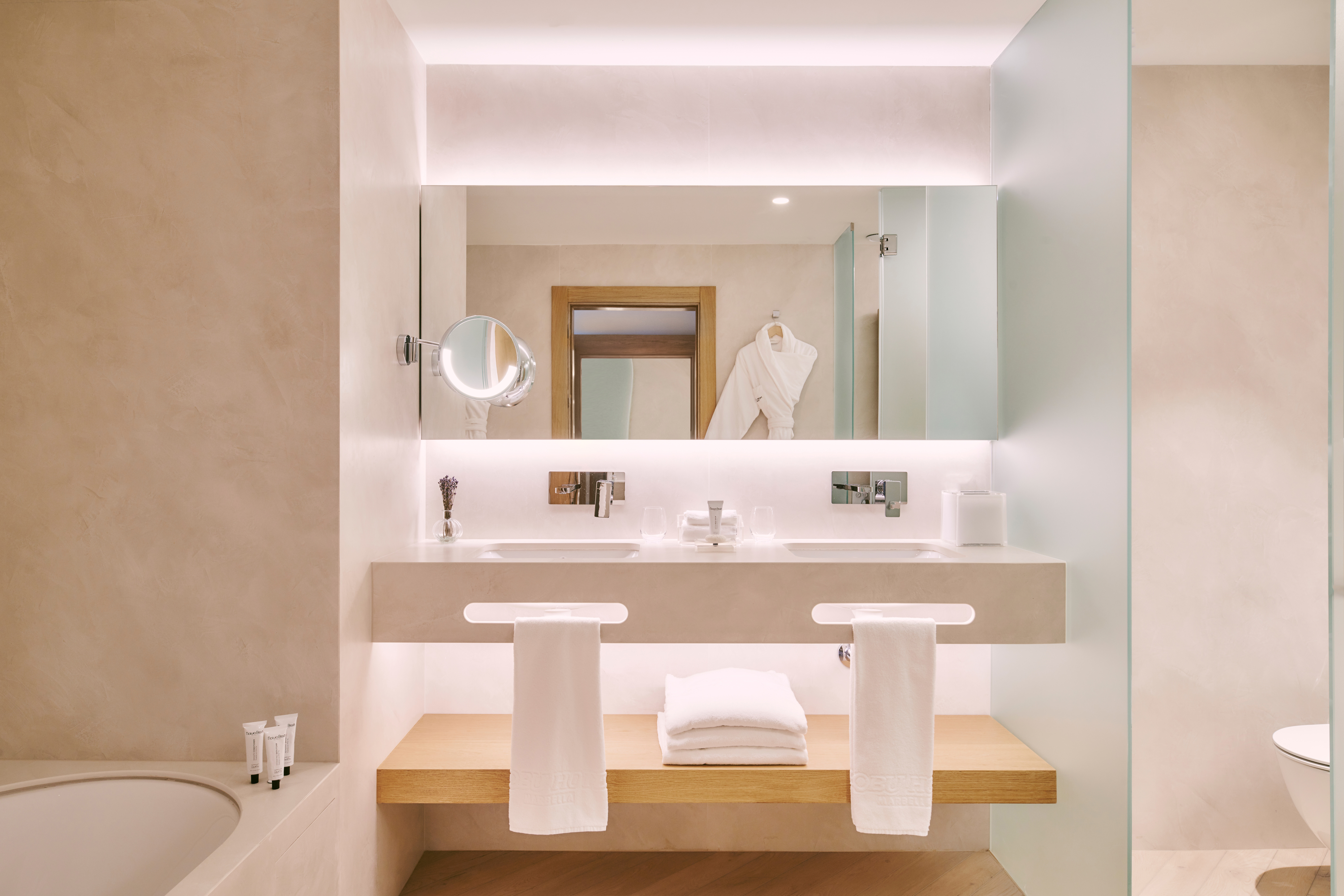 junior suite bathroom