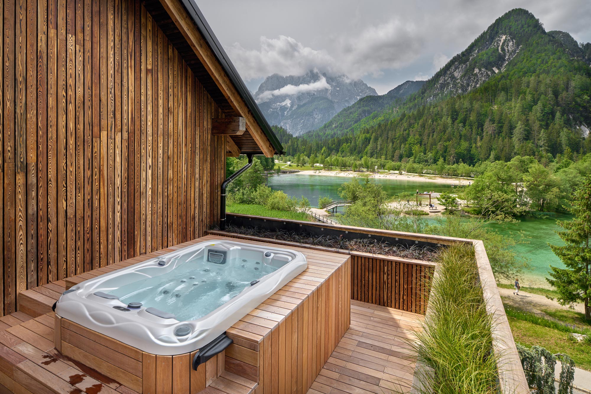 1 milka garden suite jacuzzi view