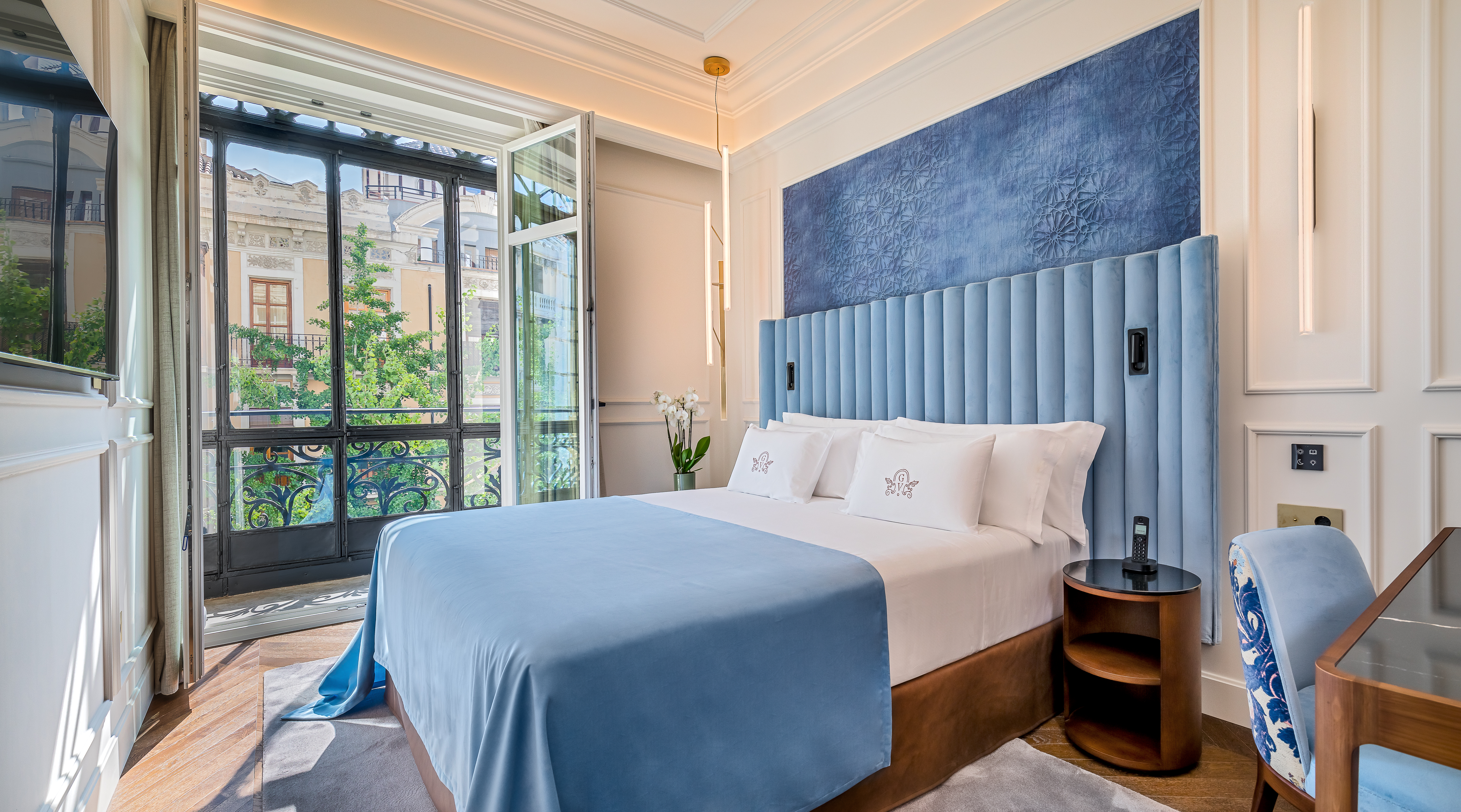 20 palacio gran via kamer blauw bed