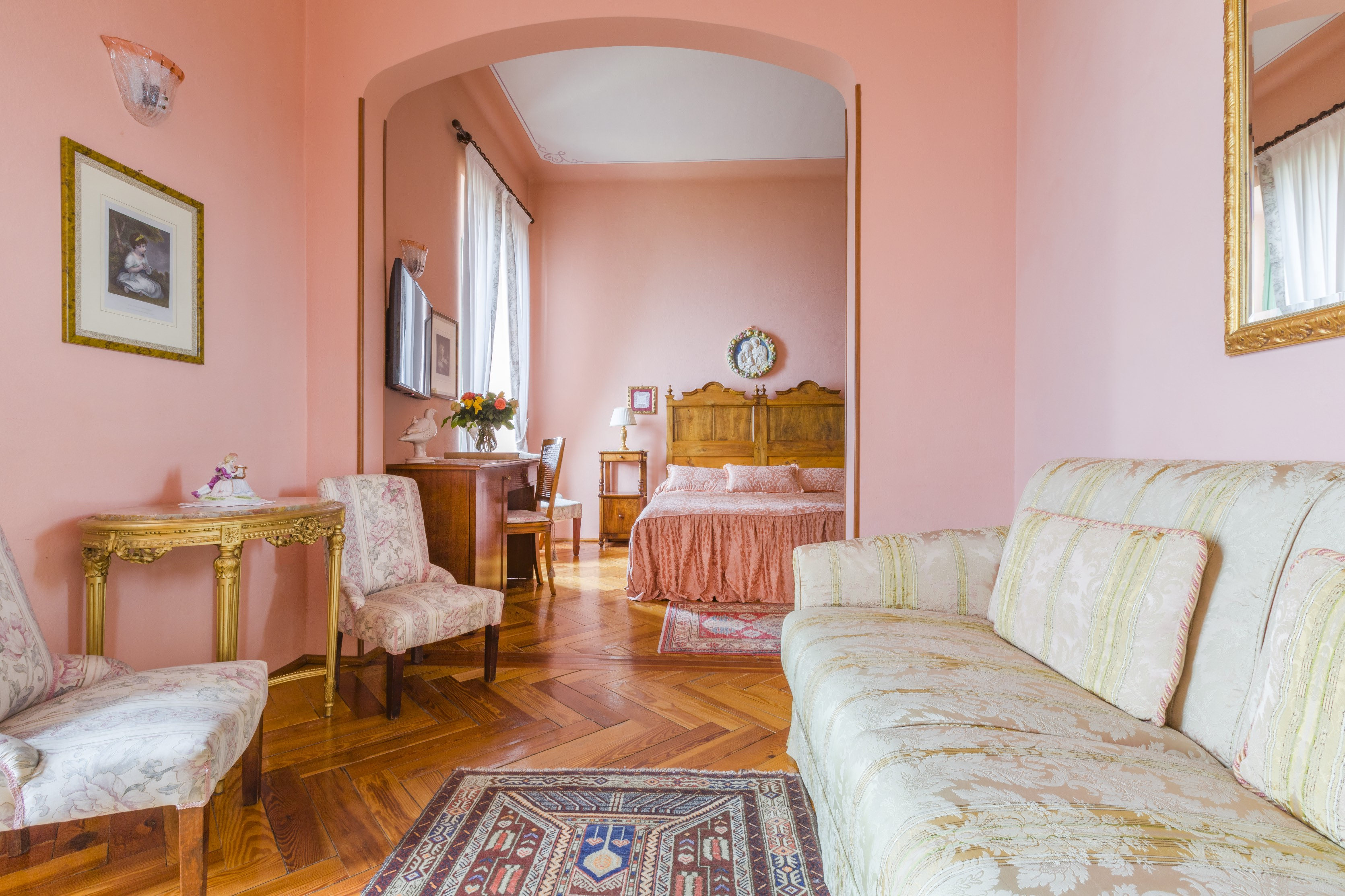 14 roze kamer villa sostaga