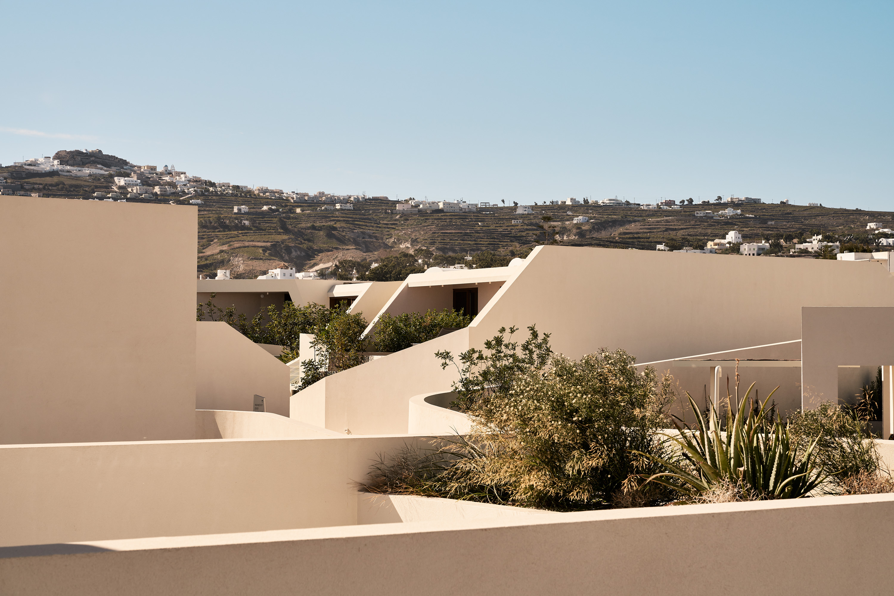 3 nous santorini architectural details