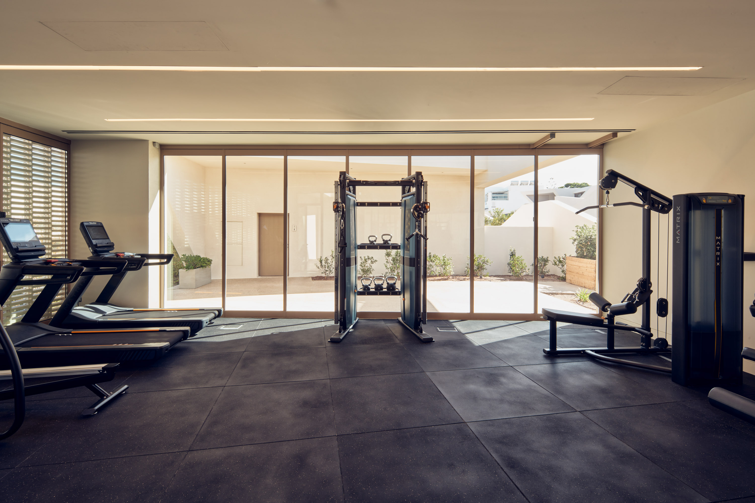 31 nous santorini gym