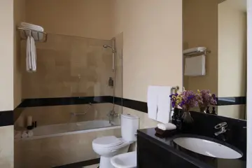 4 octant lousa deluxe premium bathroom