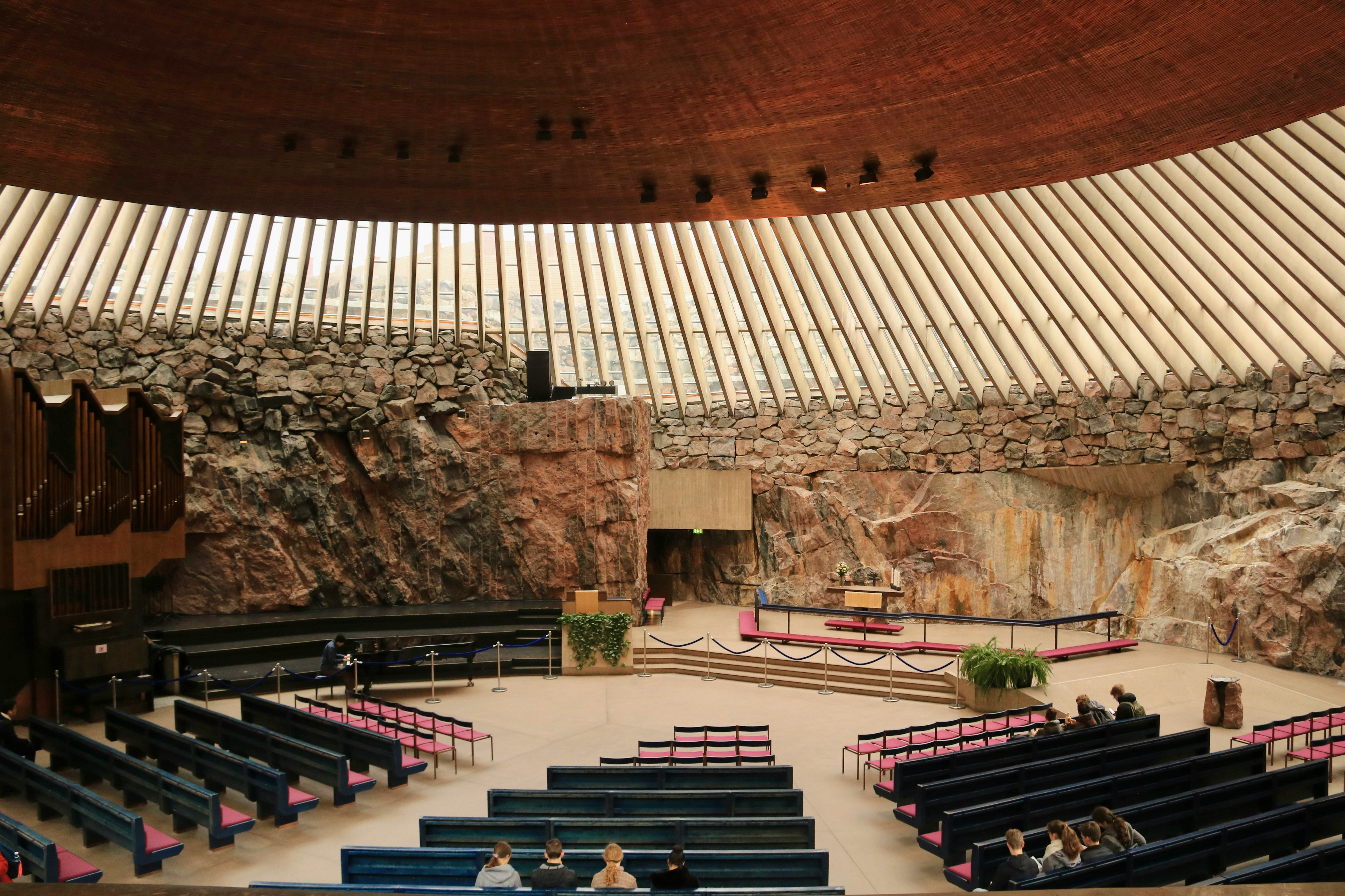 3 temppeliaukio kerk binnen