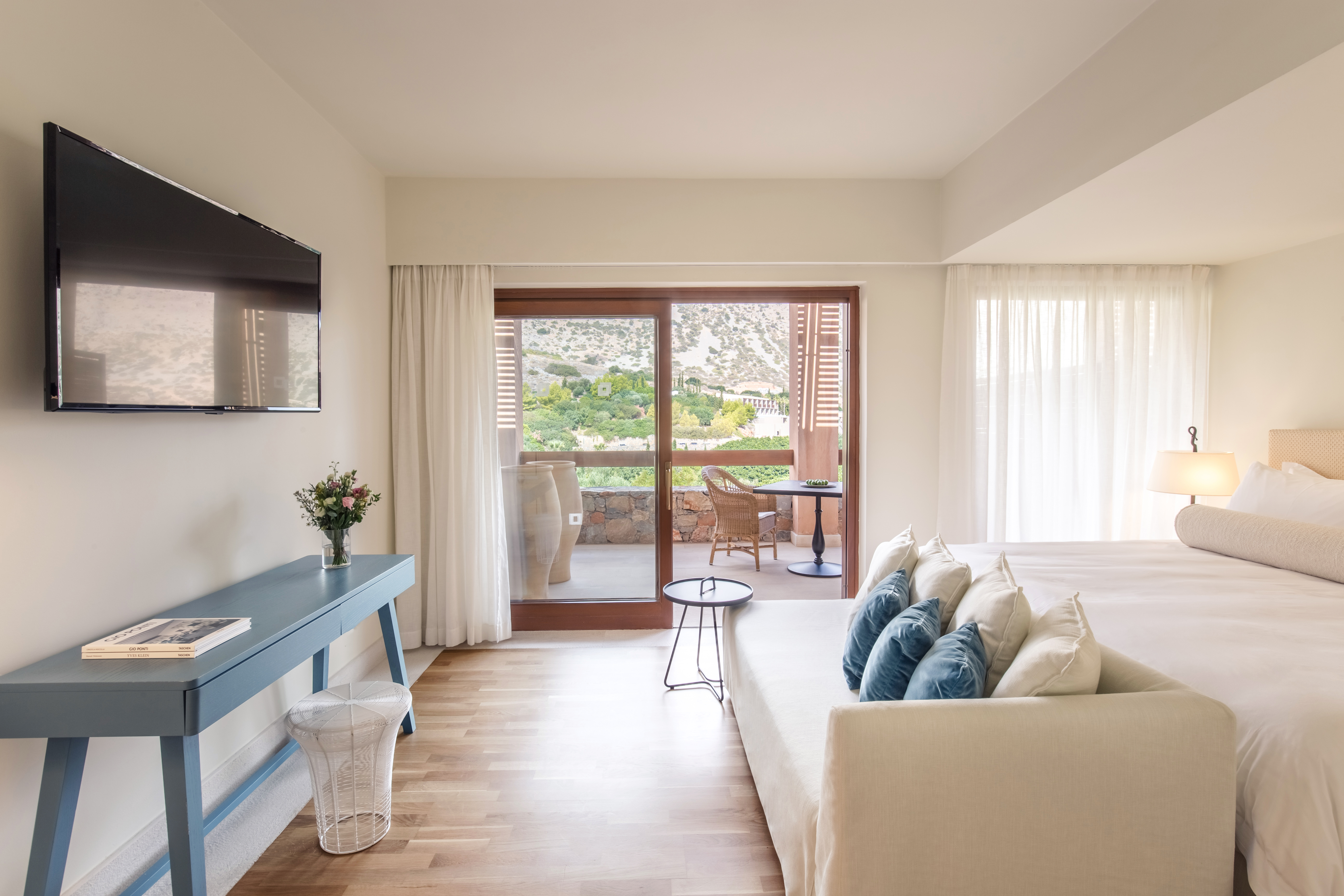 2278 phaea blue signature room