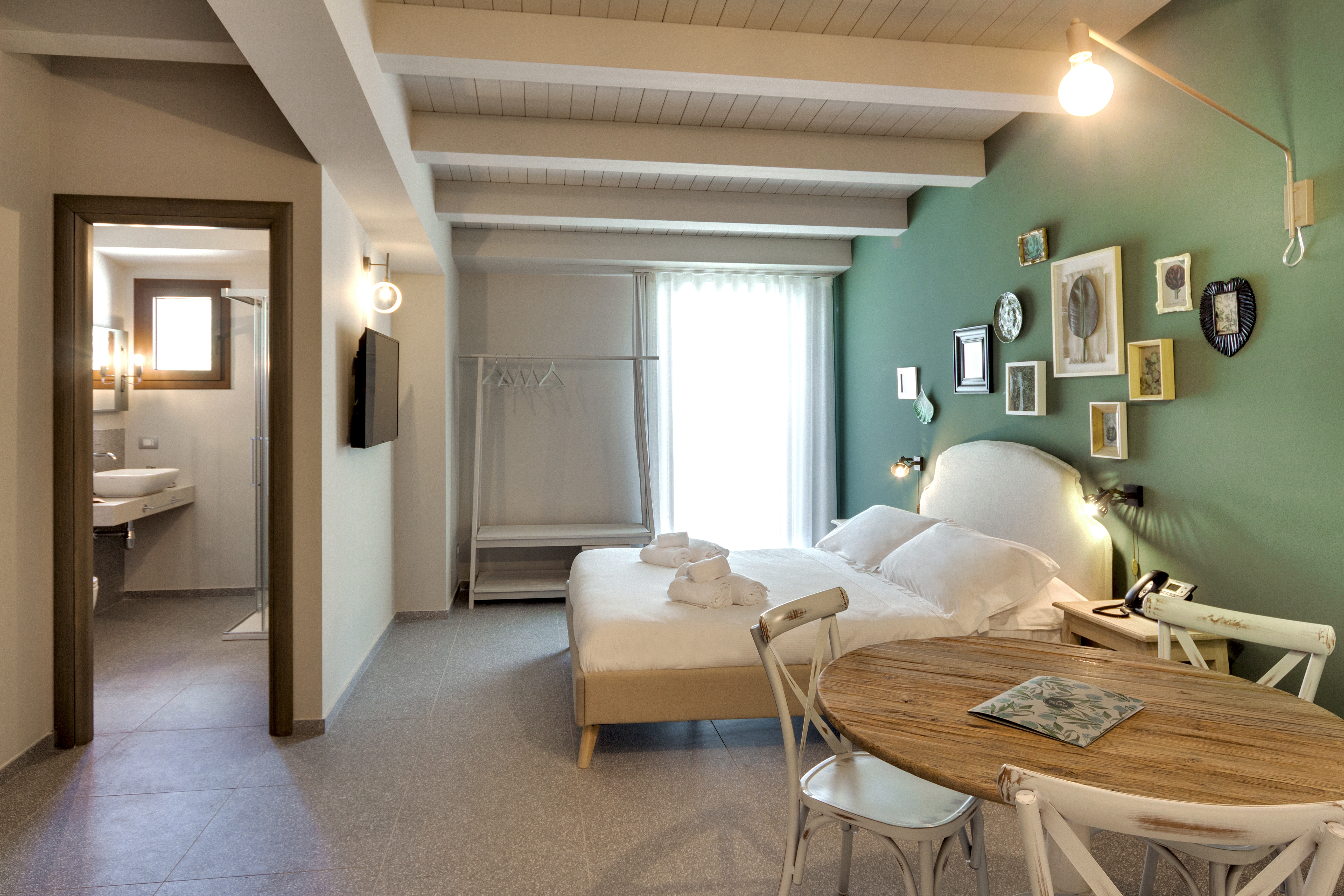 10 superior room chiaramonte