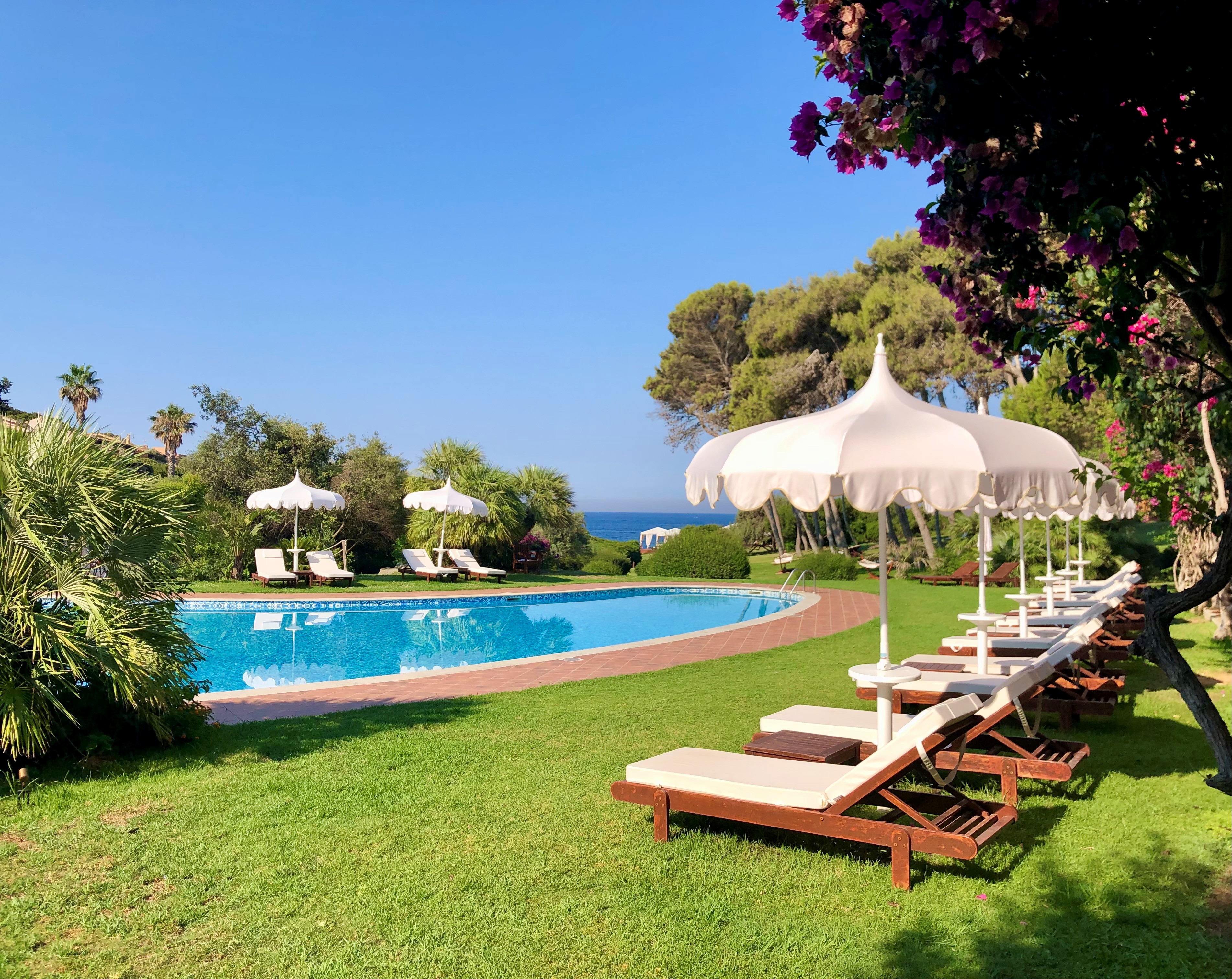 piscina vista mare
