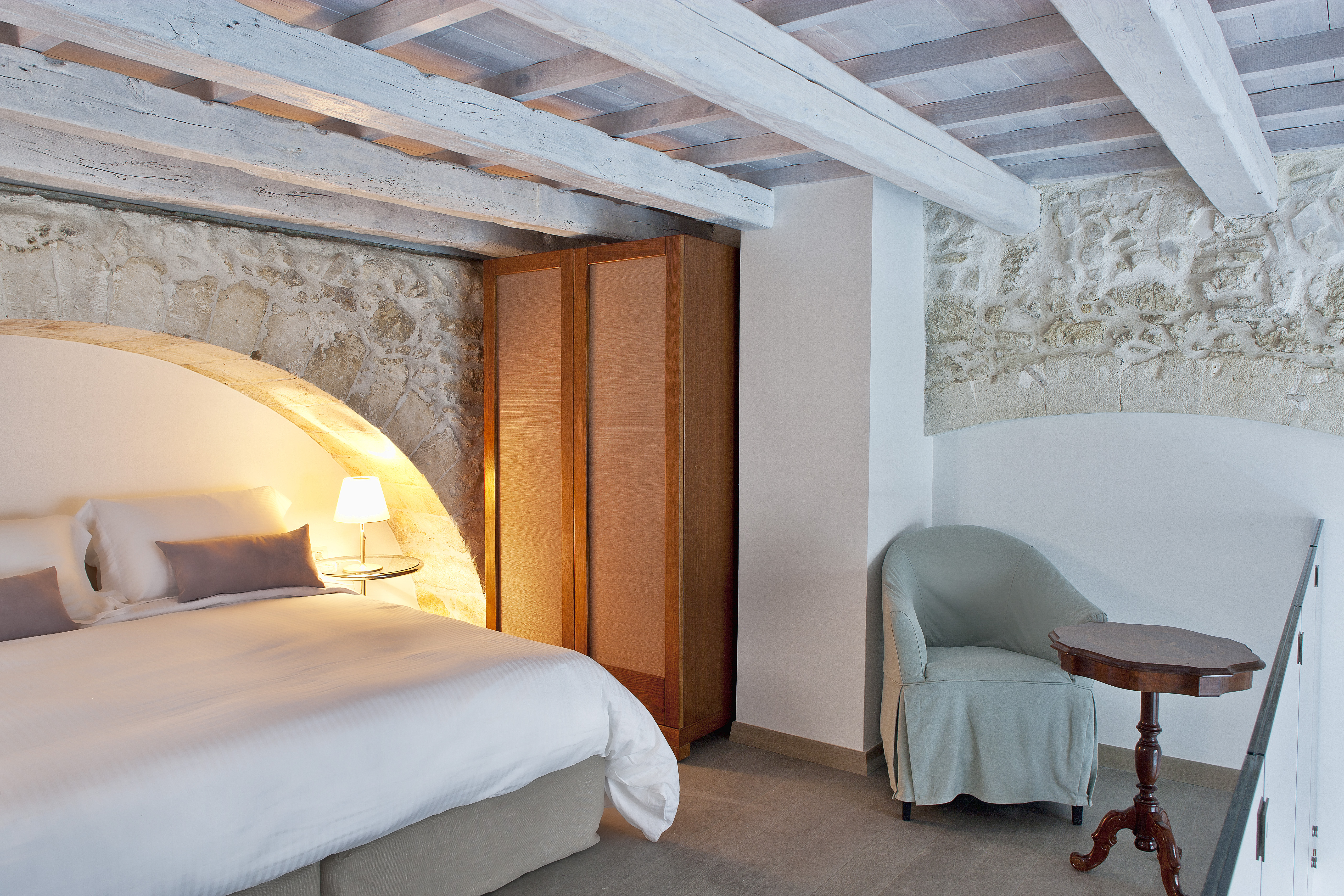 19 deluxe room