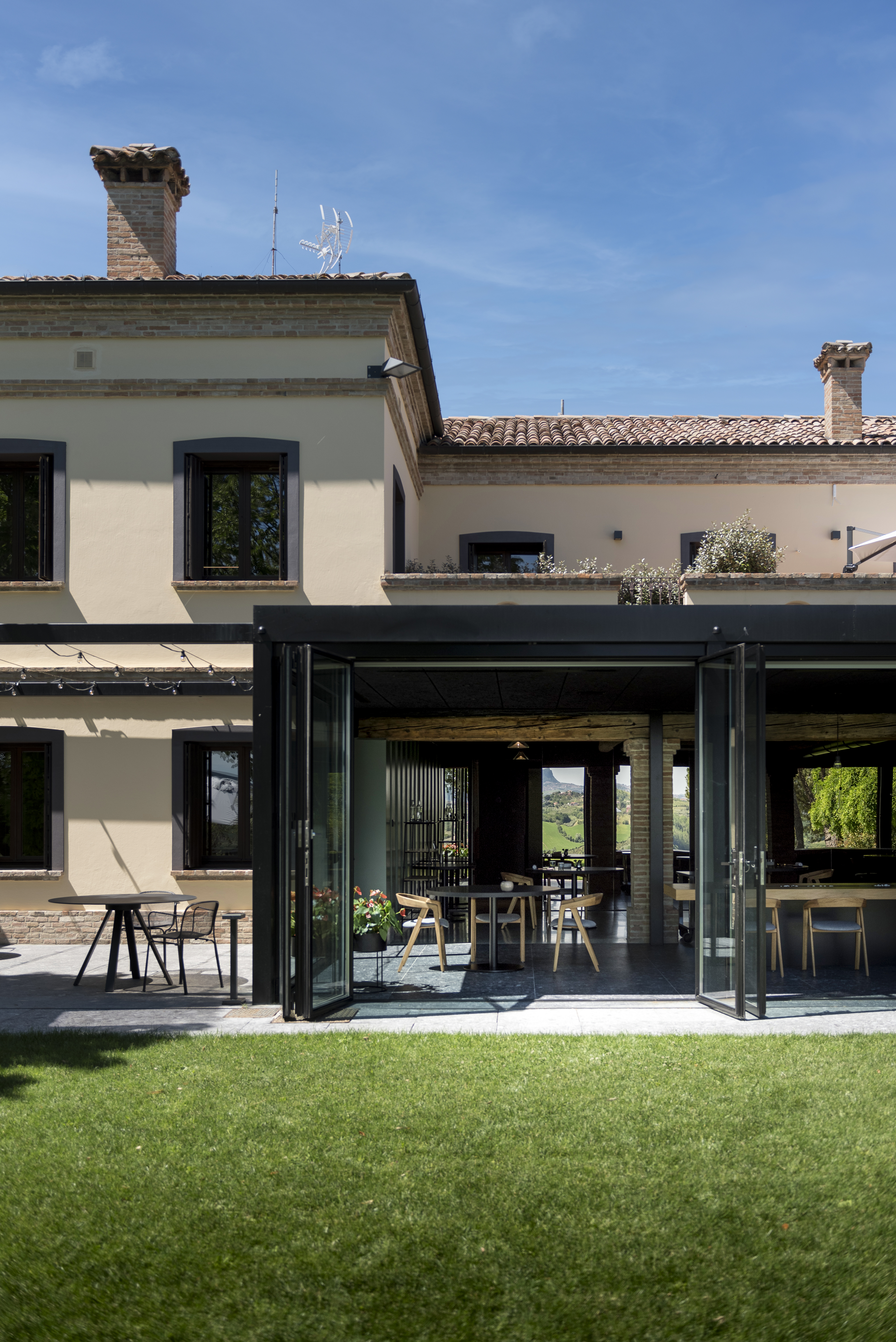 10 outside tables