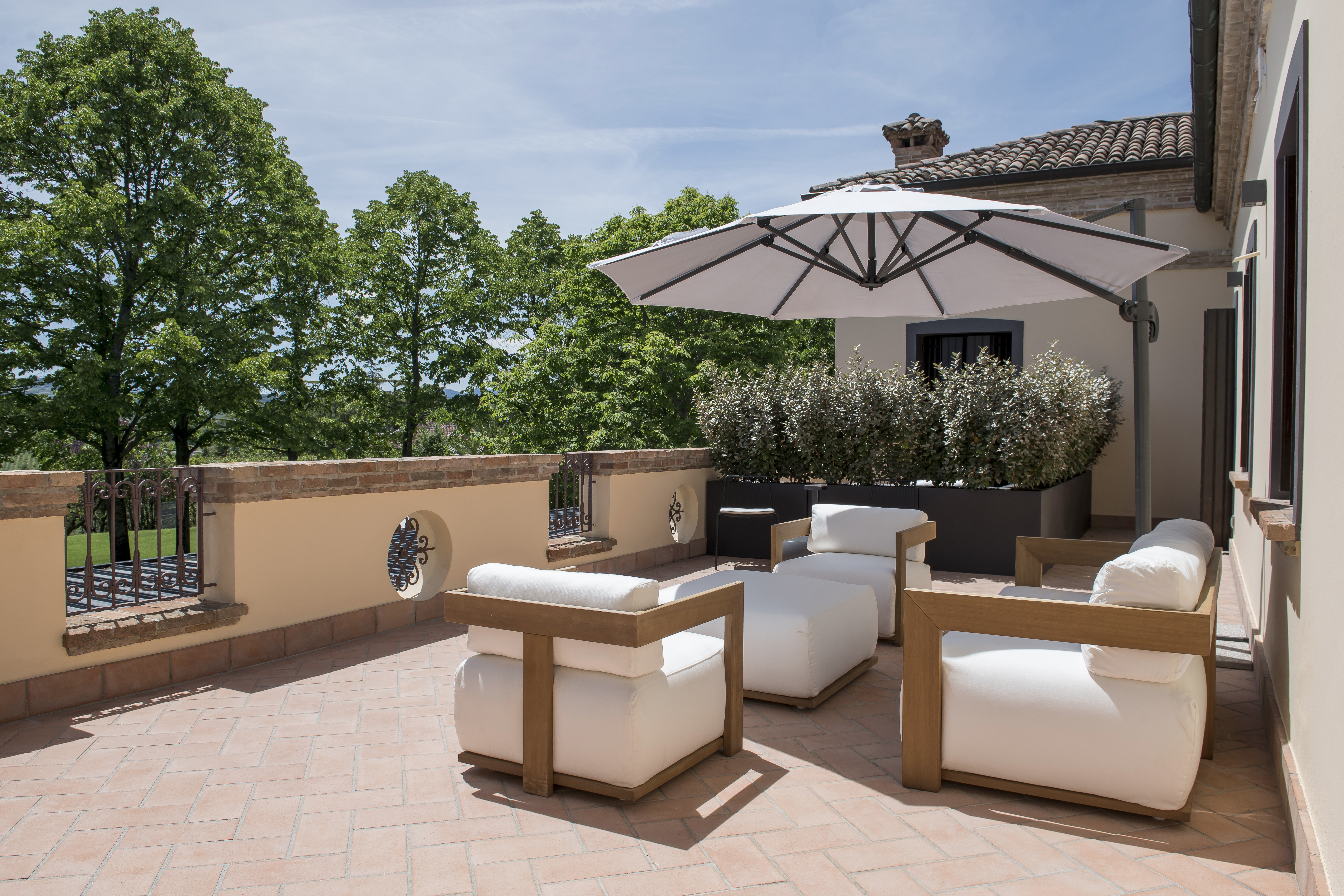 14 terrace with umbrella relais villa margherita 99 kopie