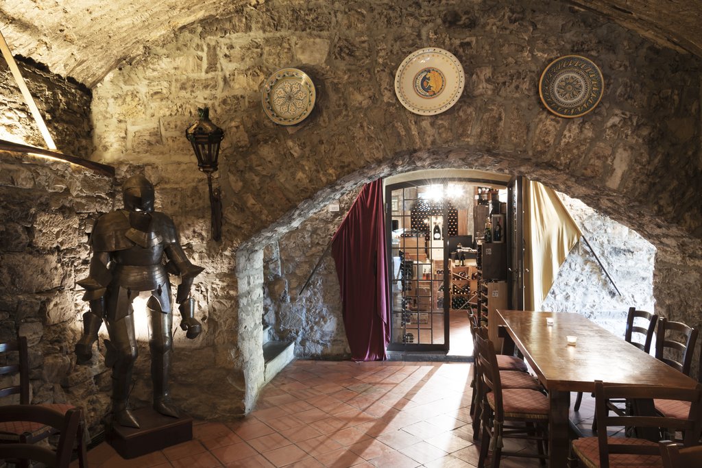 bar taverna r