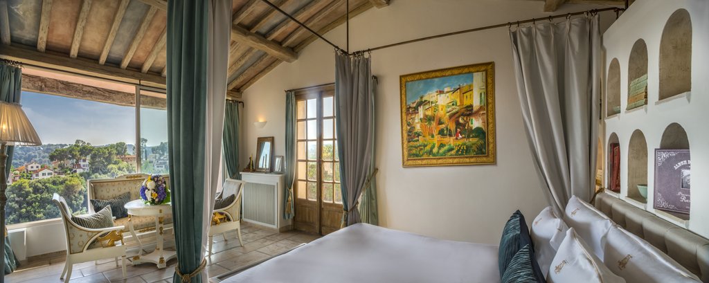 3 suite with terrace view