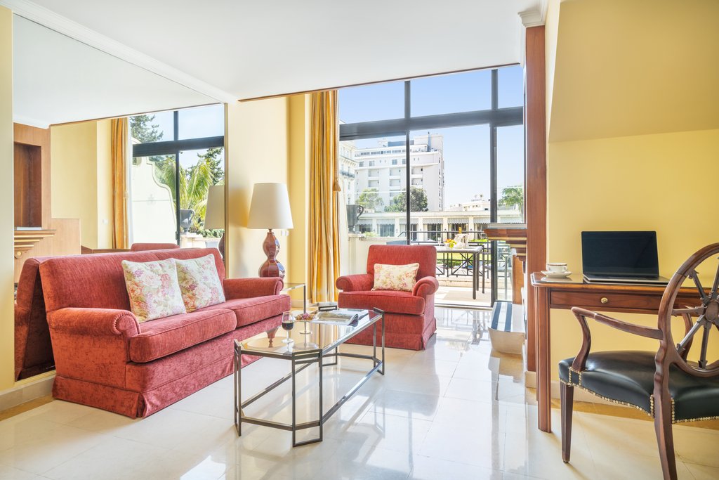 7 garden duplex suite living room