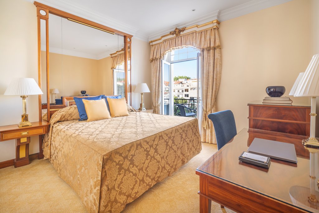 junior suite bed