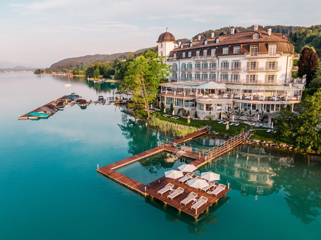 1 lake view hotel
