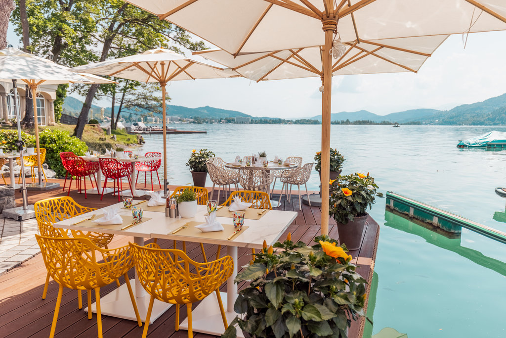 8 porto bello restaurant outside