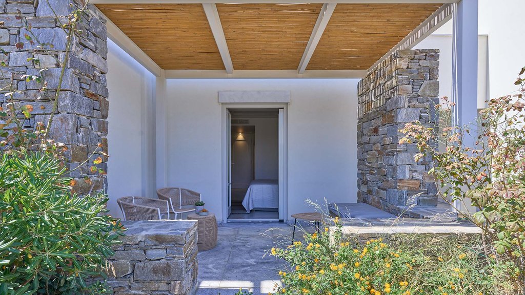 4 deluxe room outside