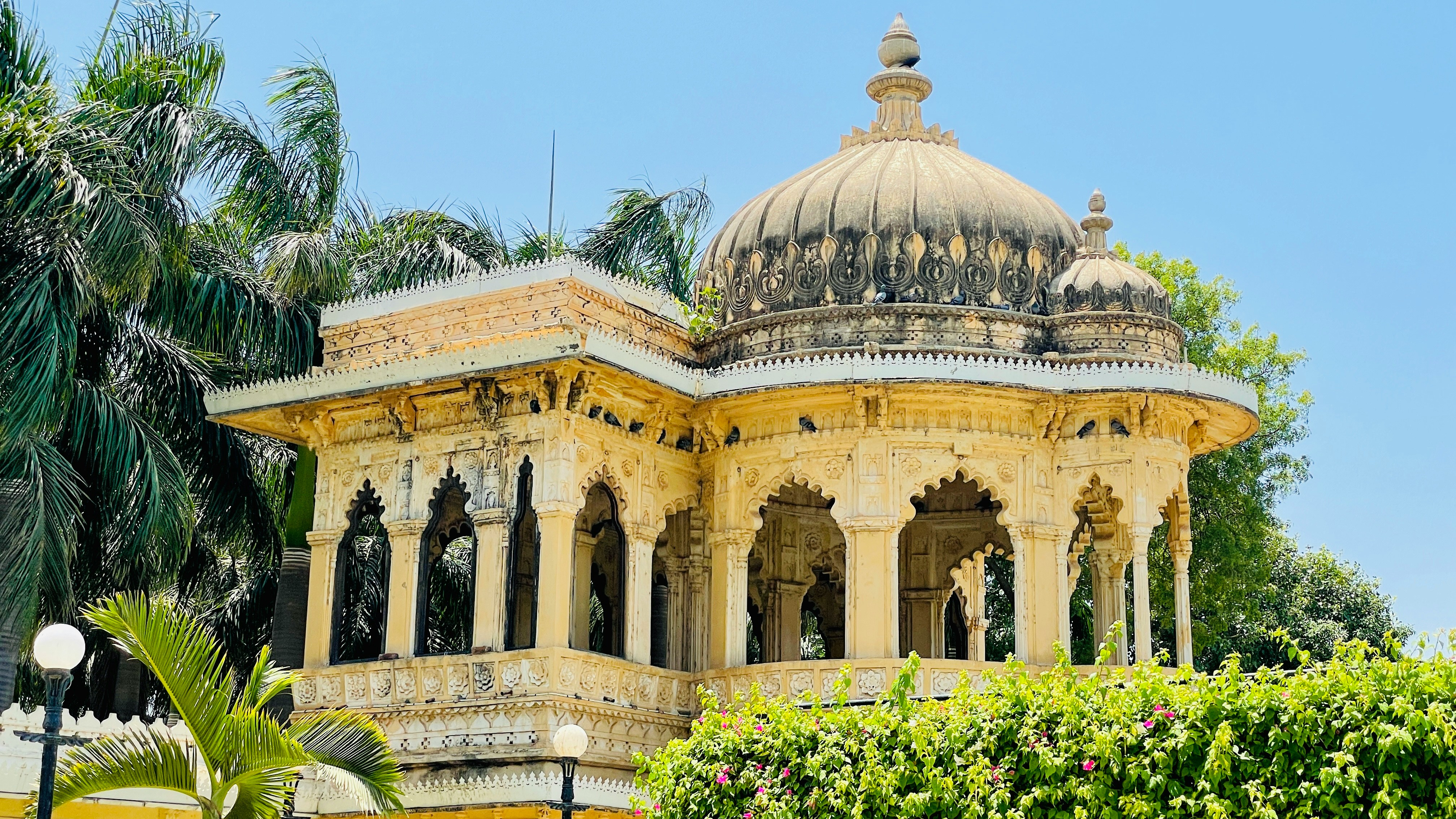 a beautiful view of jagmandir island palace udaipur