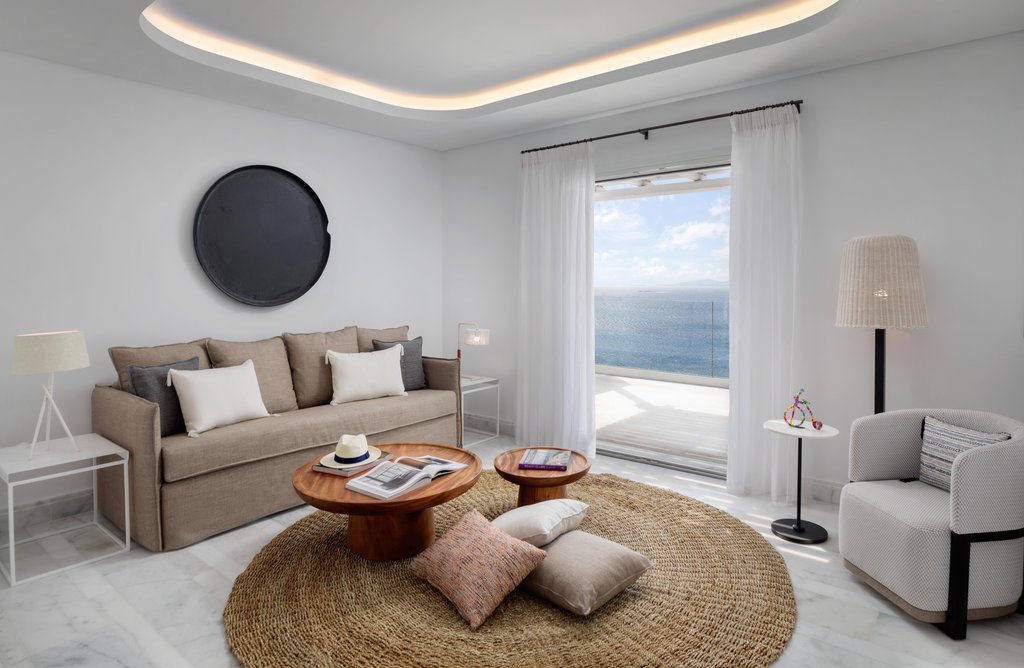 5 galaxy sharing pool suite living room