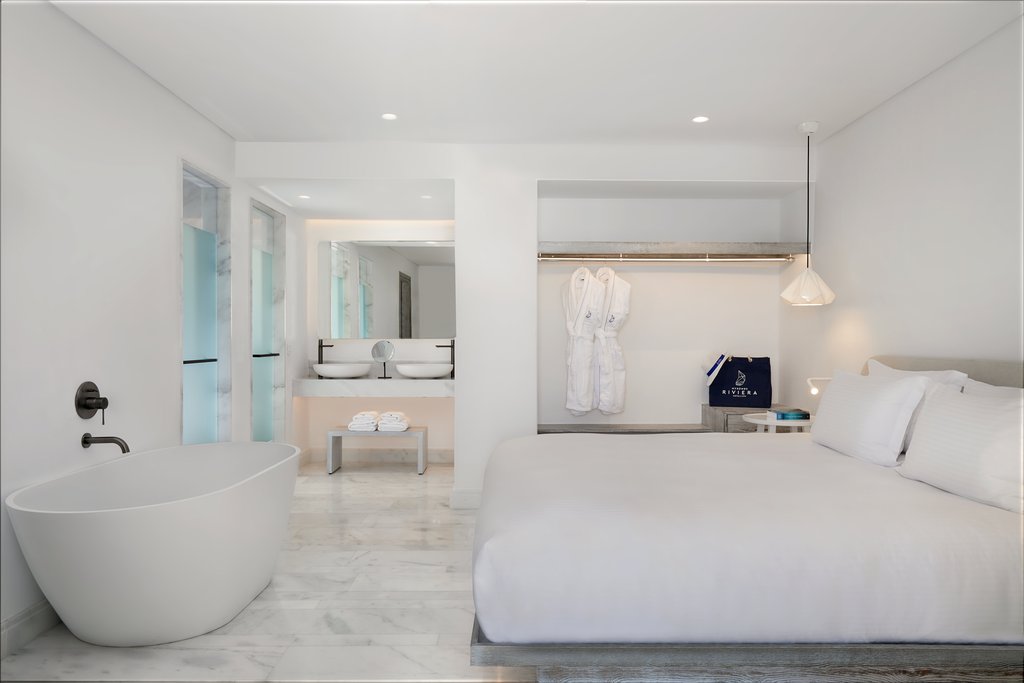 laveer 1 bedroom pool suite master bedroom with bad