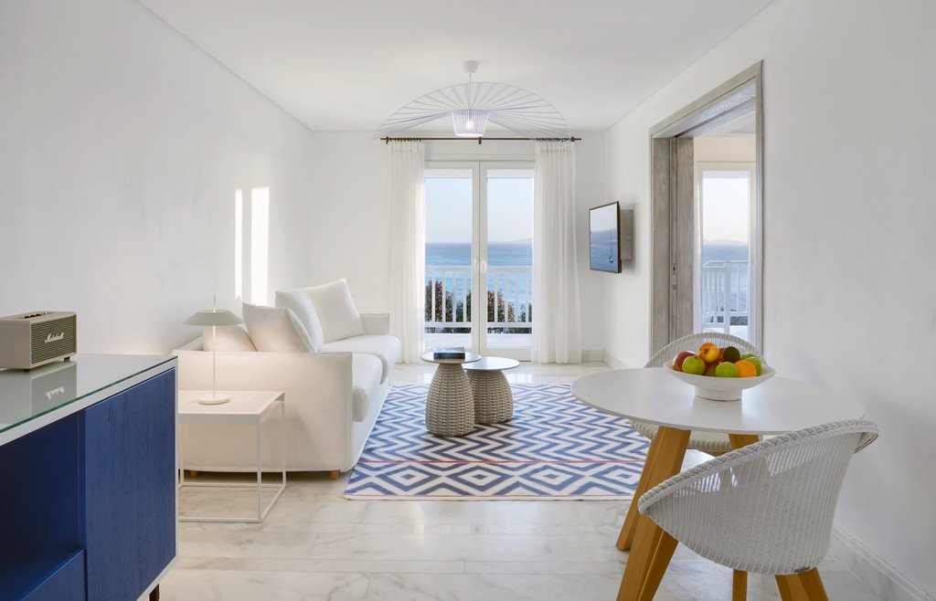 mast 1 bedroom suite living