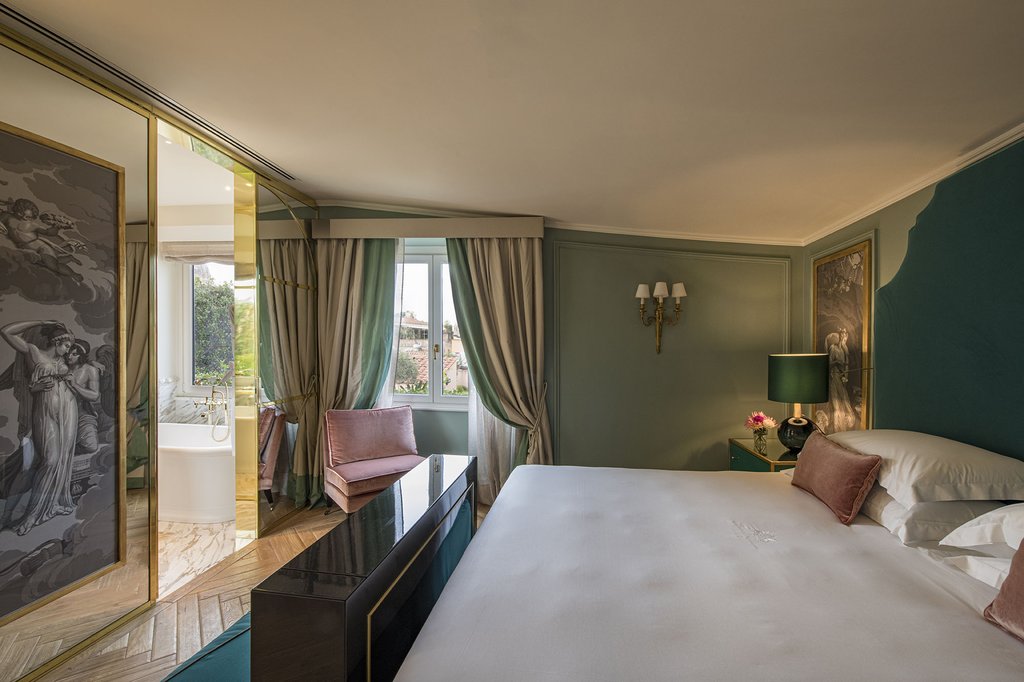 6 penthouse suite