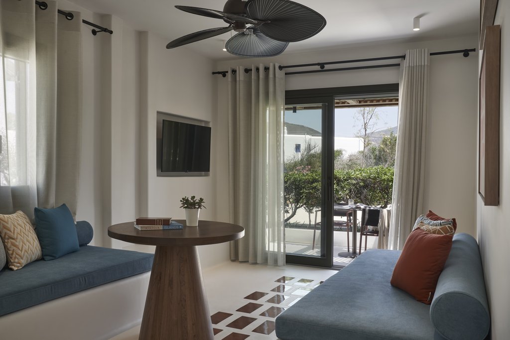 12 deluxe suites