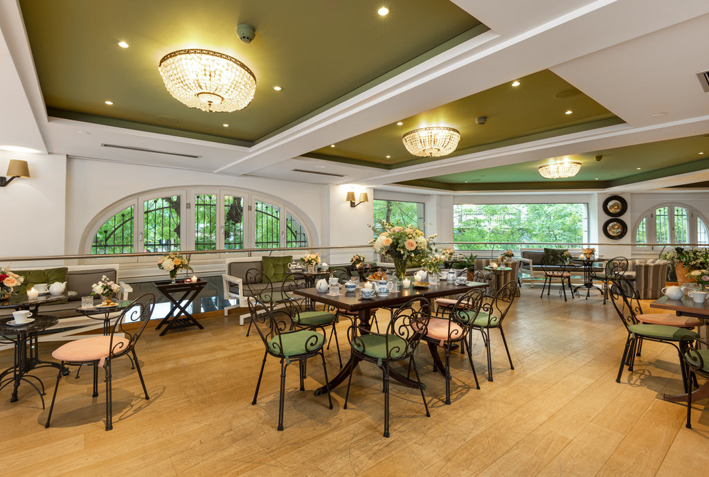 charlie d brasserie