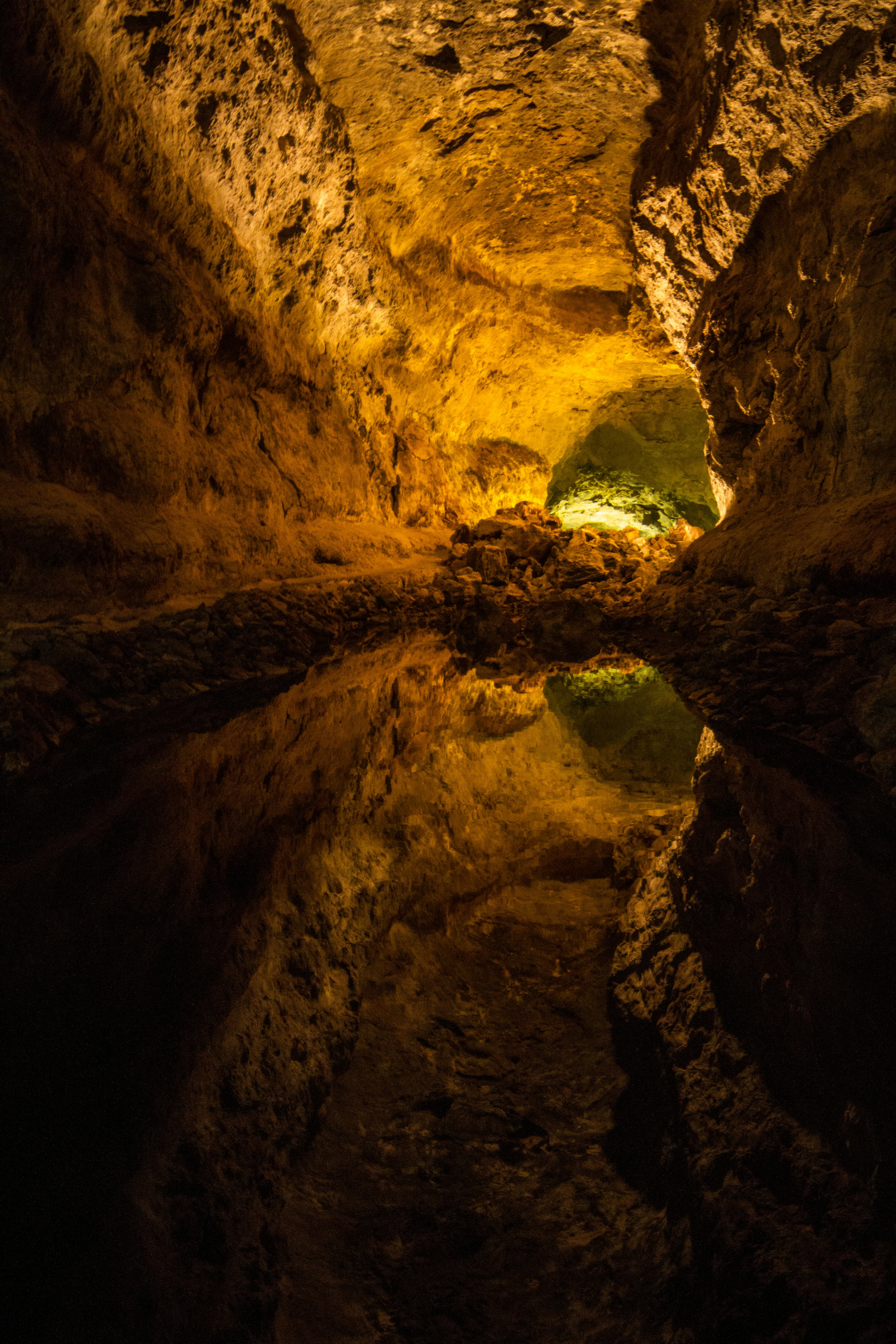 jameos del agua punta mujeres spain