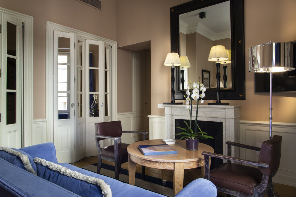 2 deluxe living room