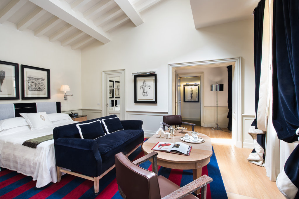 16 deluxe bedroom