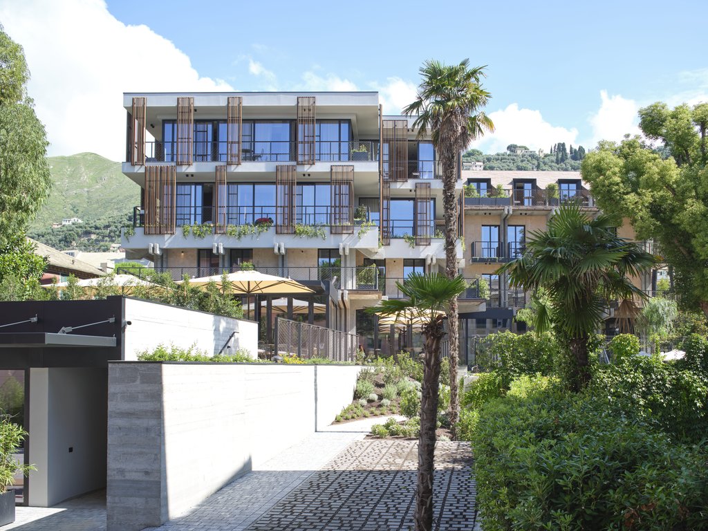 1 hotel facade