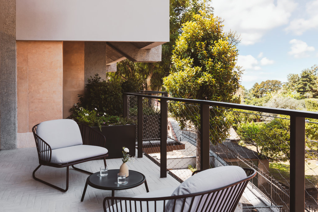 2 suite with terrace outside