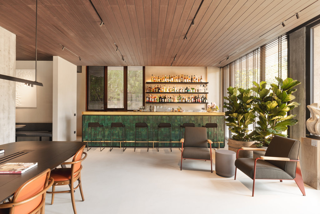 bar