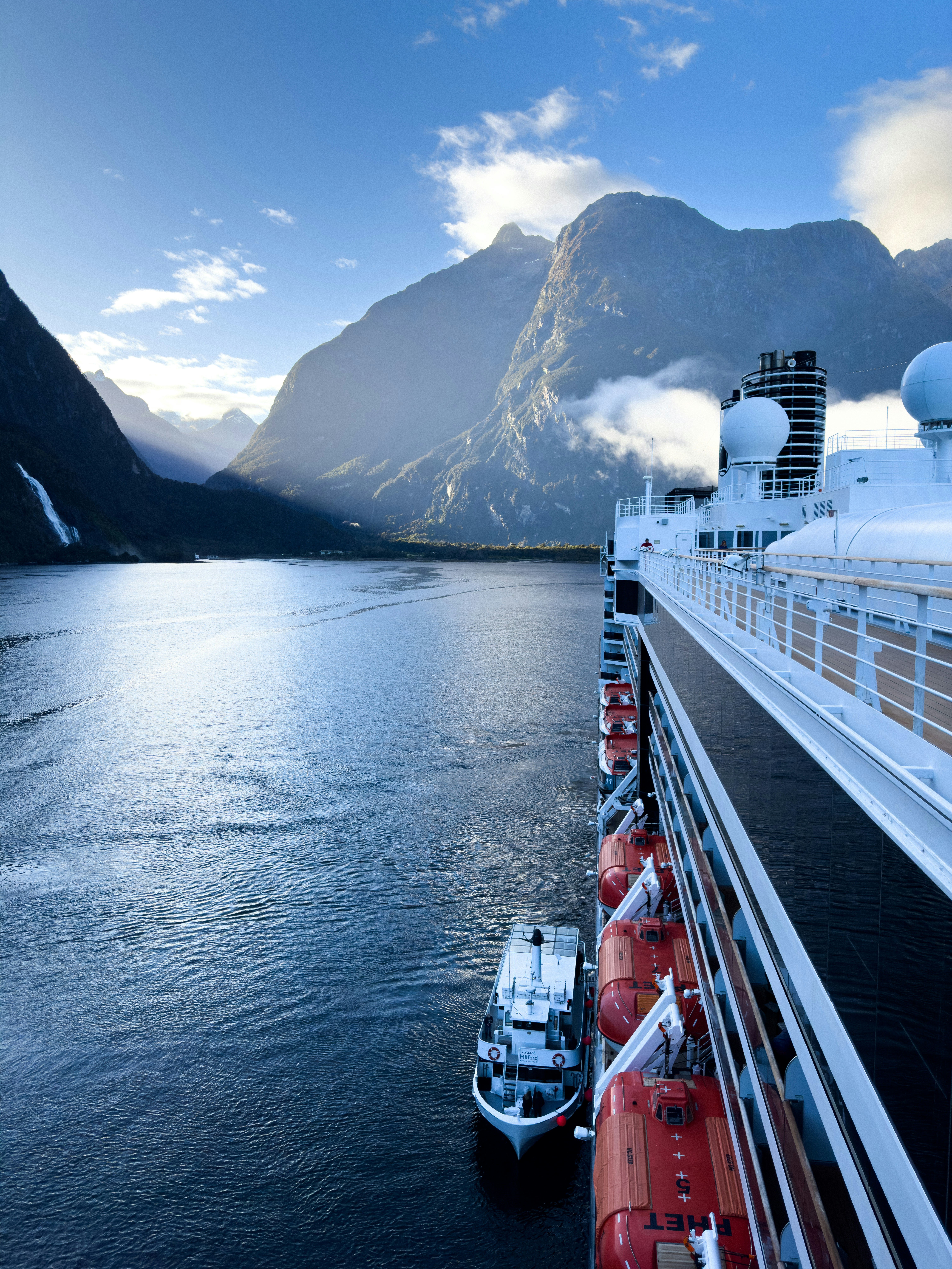 cruise milford sound
