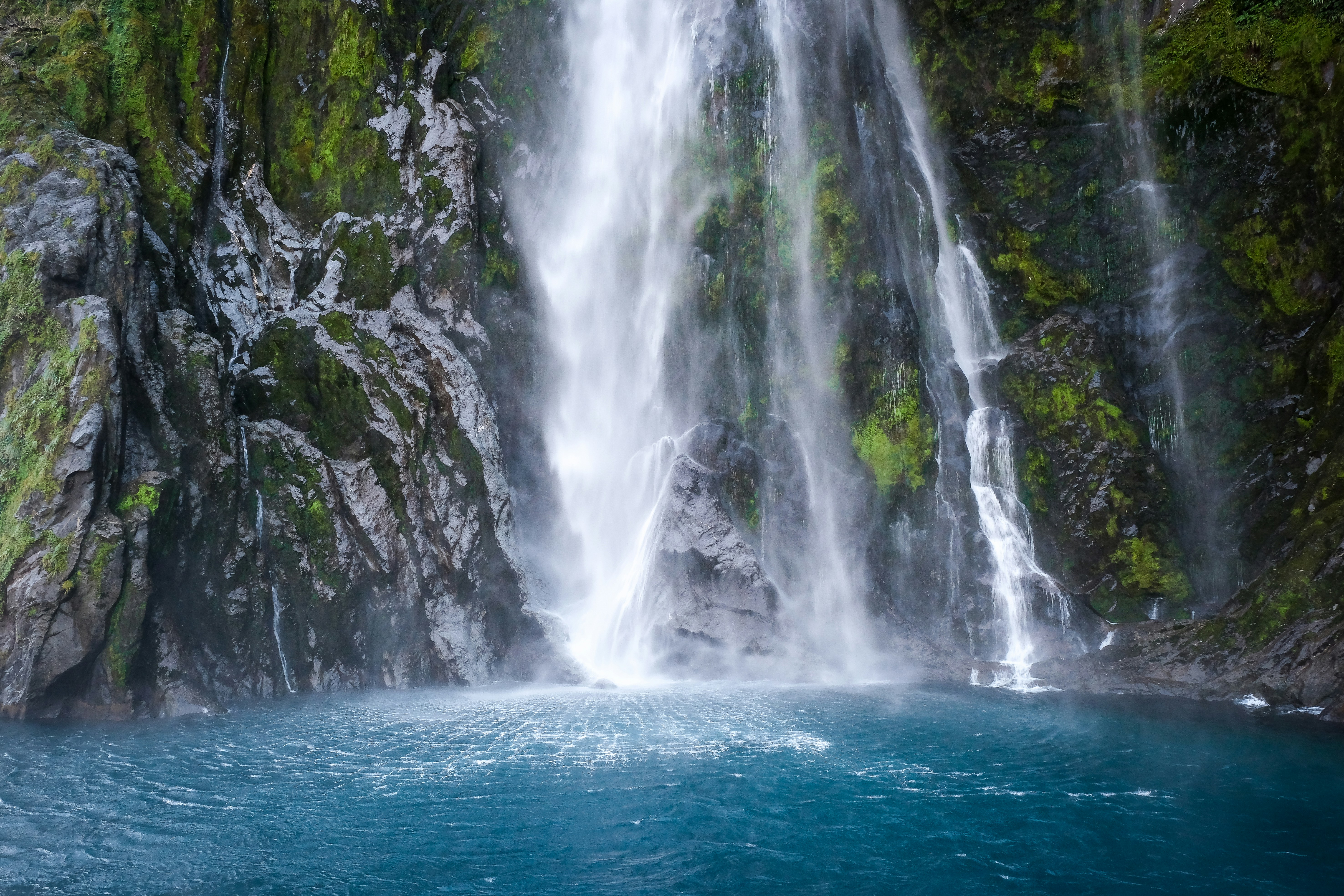 waterfall milford sound