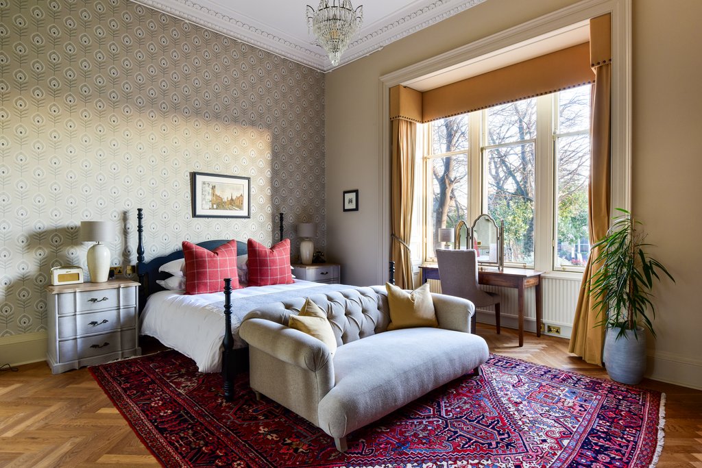 junior suite bed