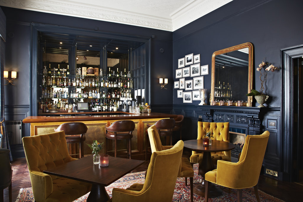 bar