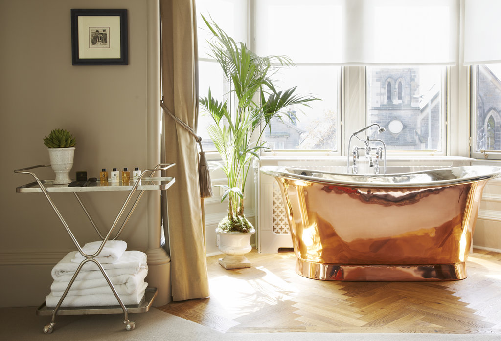 the roseate suite bathroom