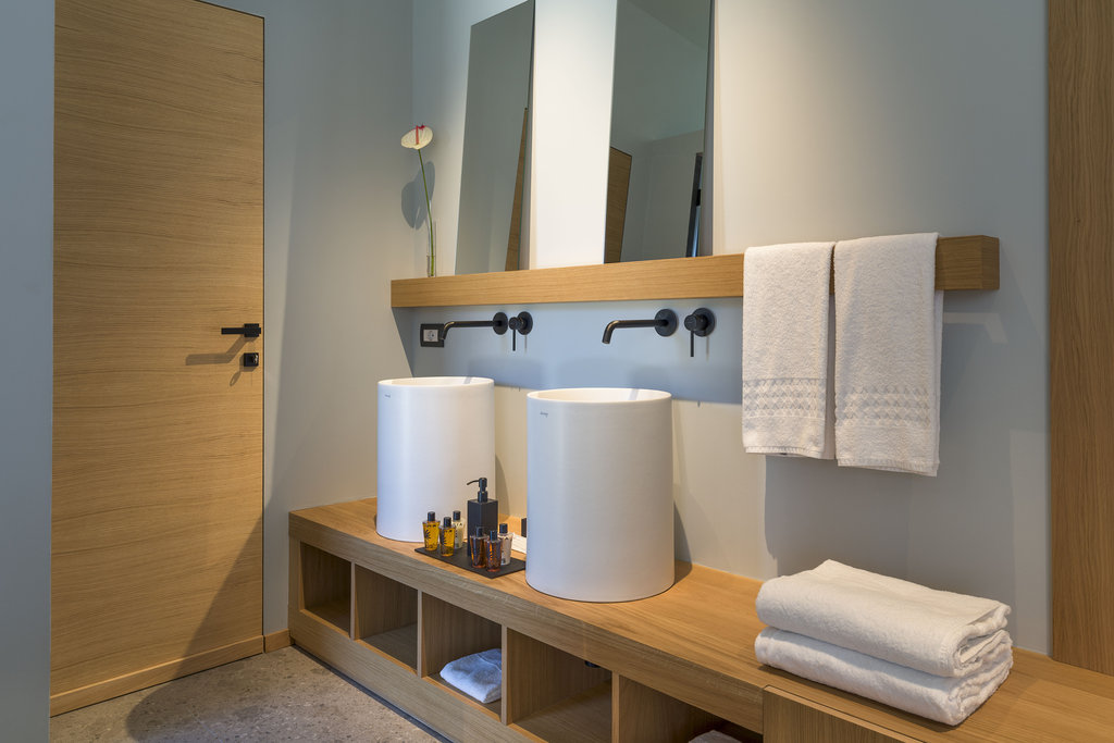 lodge modern bathroom