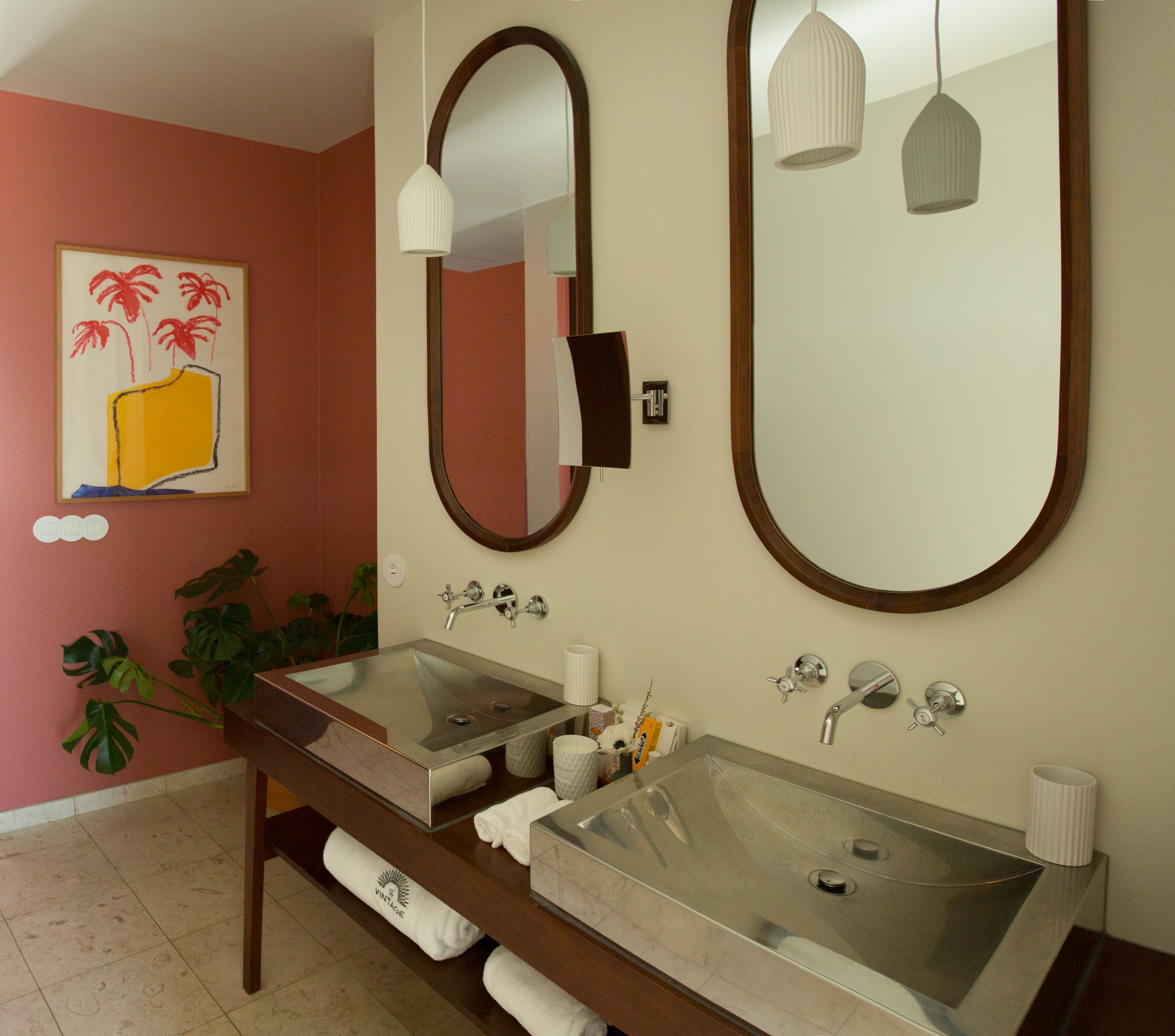 9 the vintage hotel spa pink room bathroom c a0c2383