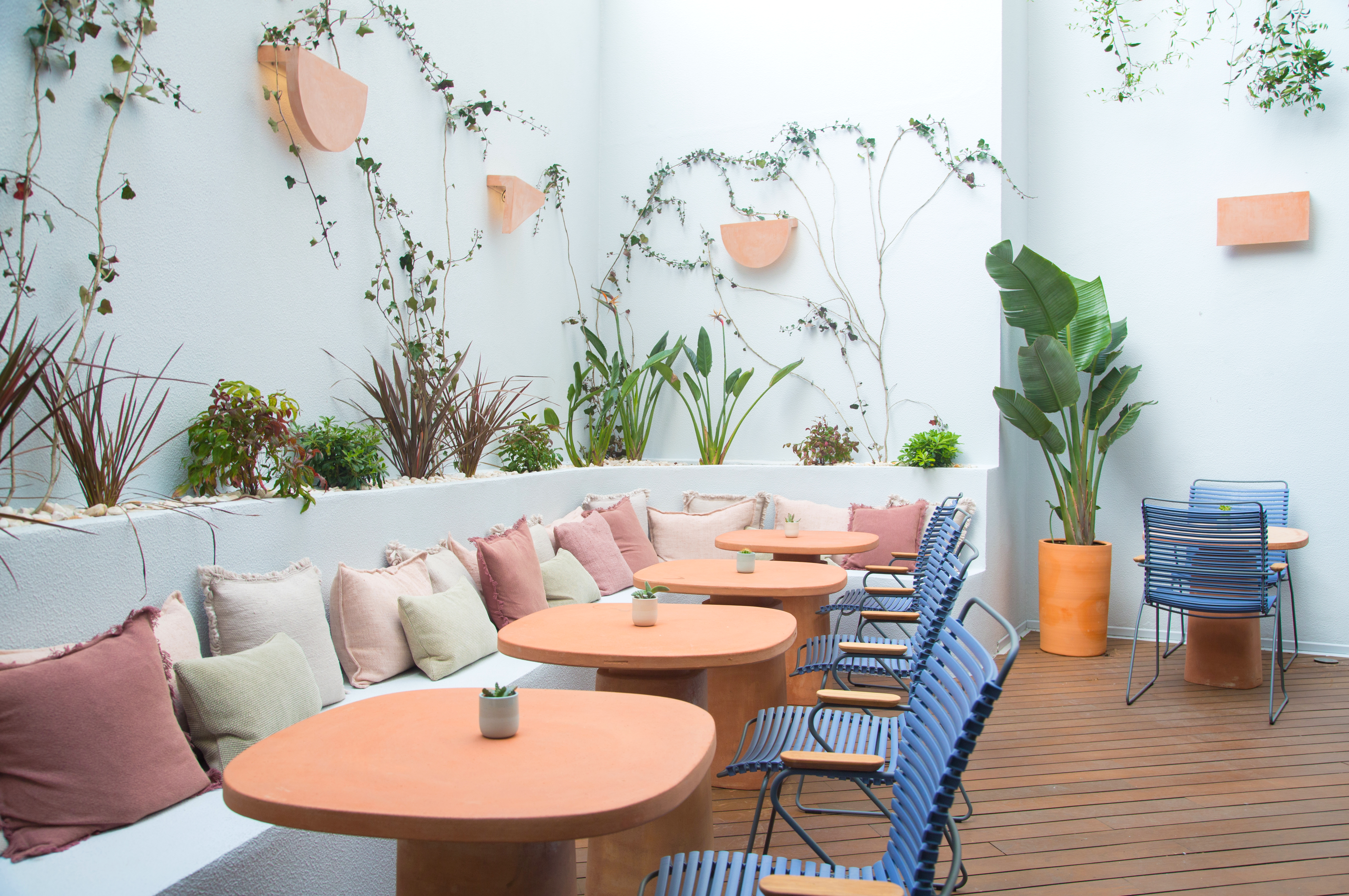 5 the vintage hotel blue restaurant secret garden