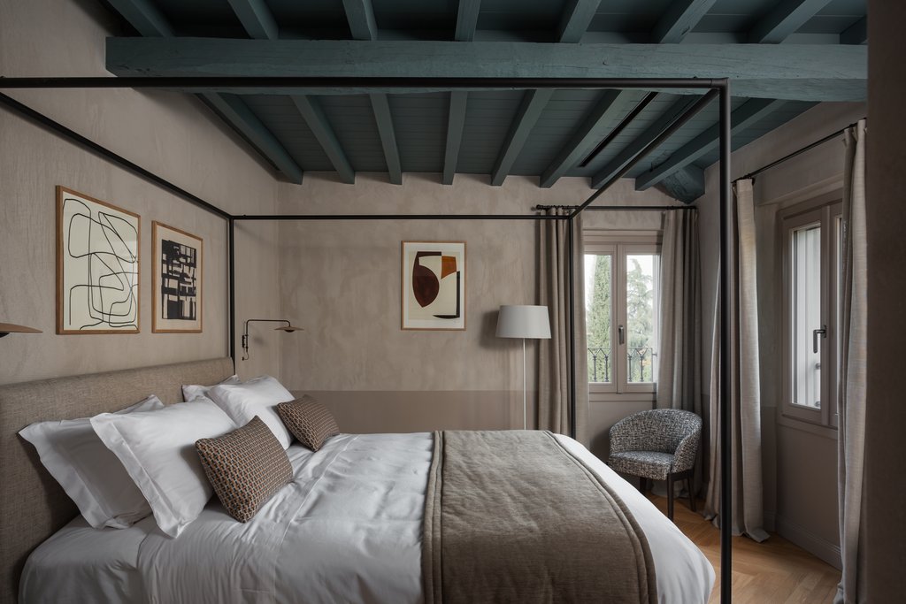 9 superior room villa bed