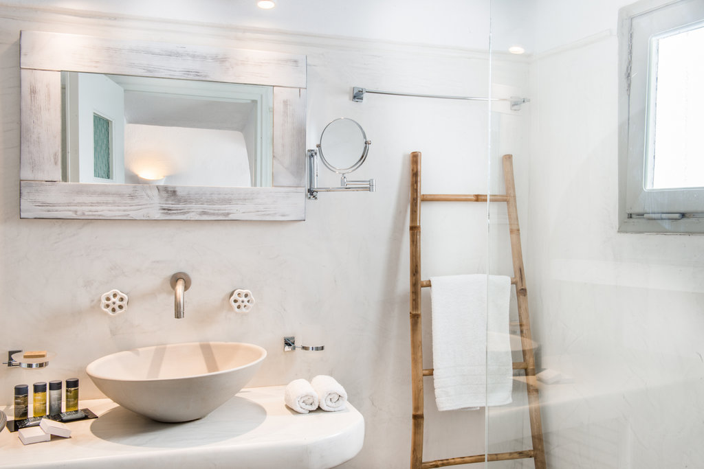 4 suite caldera view bathroom