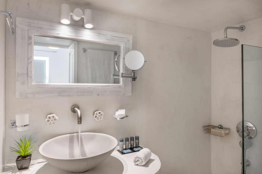 9 double room caldera bathroom